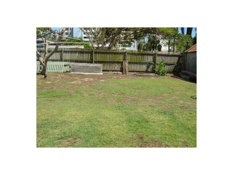 3 Pier Street, Urangan QLD 4655