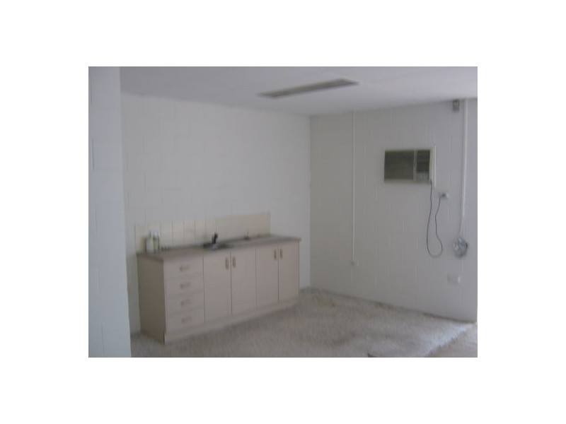 1/471  Esplanade, Torquay QLD 4655