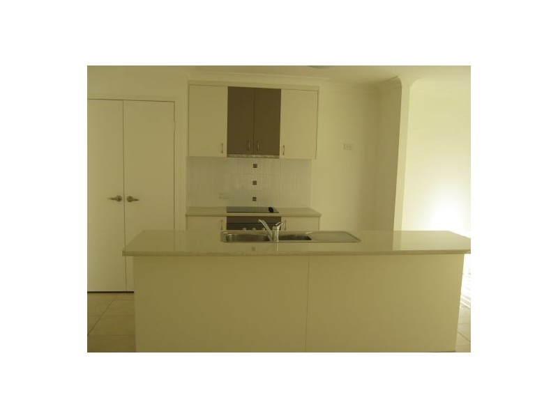 59 Bounty, Eli Waters QLD 4655