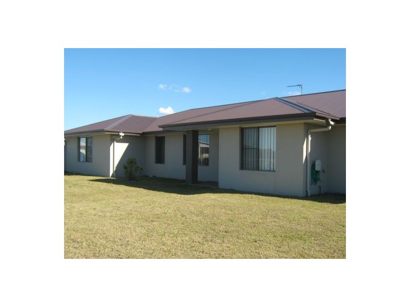 14 Bounty Cct, Eli Waters QLD 4655