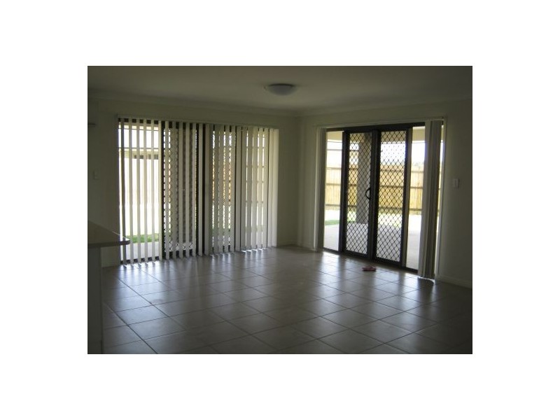 14 Bounty Cct, Eli Waters QLD 4655