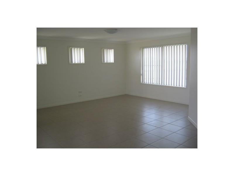 14 Bounty Cct, Eli Waters QLD 4655