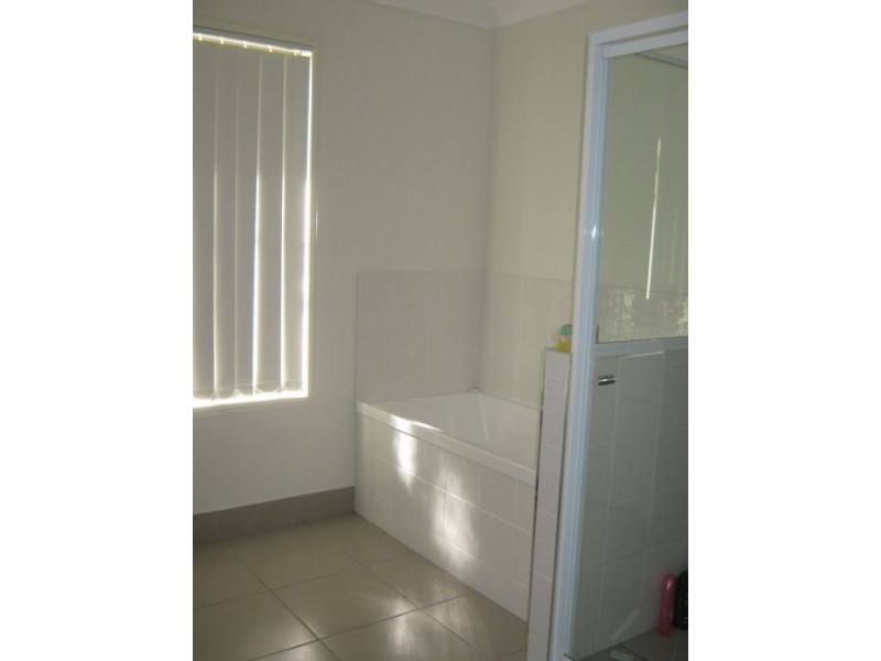 14 Bounty Cct, Eli Waters QLD 4655