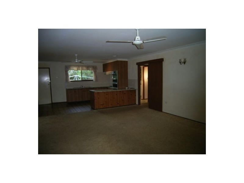 19 Paradise, Point Vernon QLD 4655