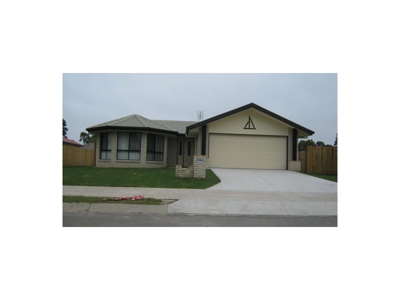 102 EMERALD PARK WAY, Urangan QLD 4655