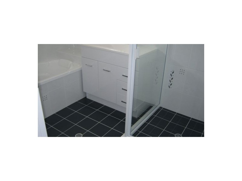 102 EMERALD PARK WAY, Urangan QLD 4655