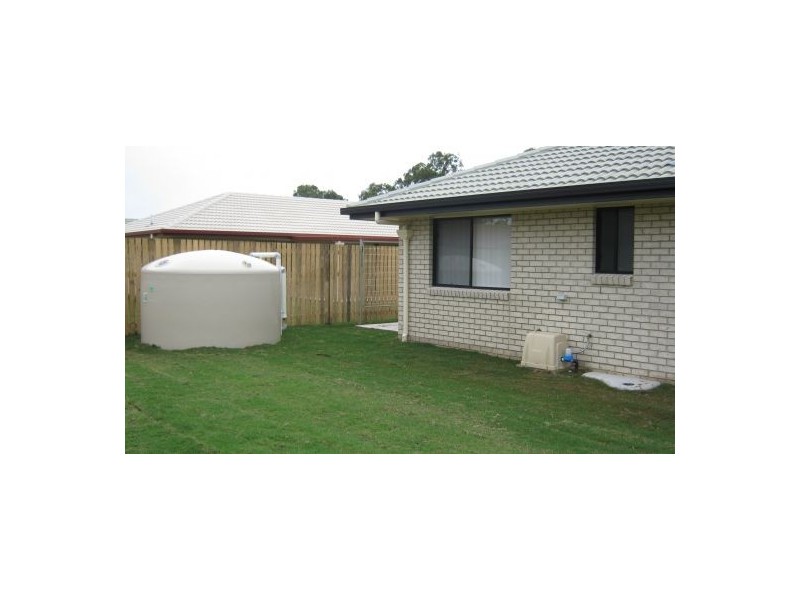 102 EMERALD PARK WAY, Urangan QLD 4655