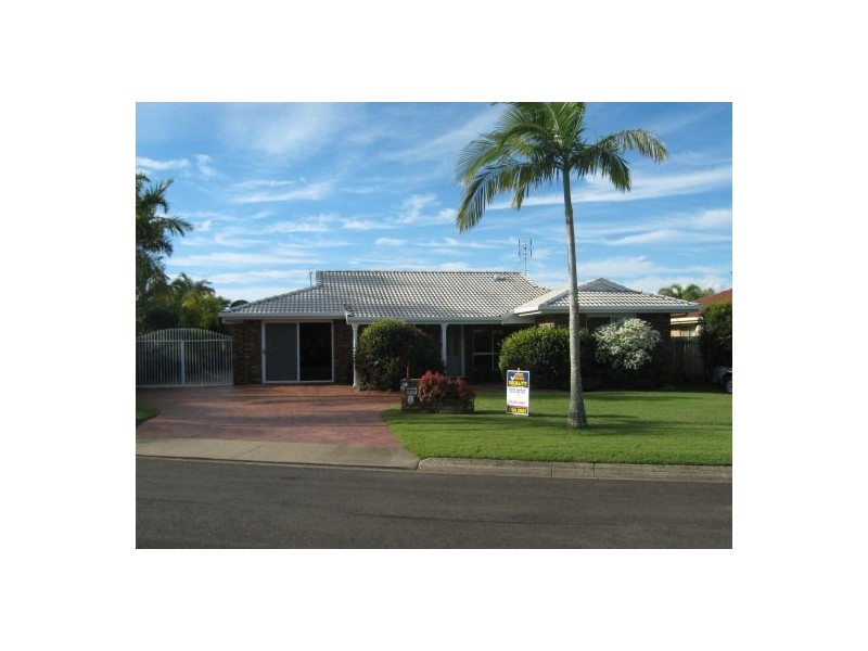 8 Brampton, Kawungan QLD 4655