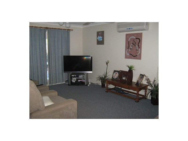 8 Brampton, Kawungan QLD 4655