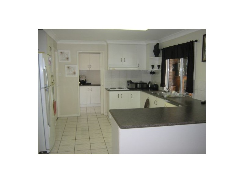 8 Brampton, Kawungan QLD 4655