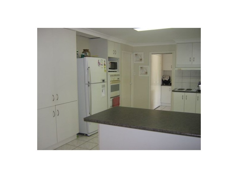 8 Brampton, Kawungan QLD 4655