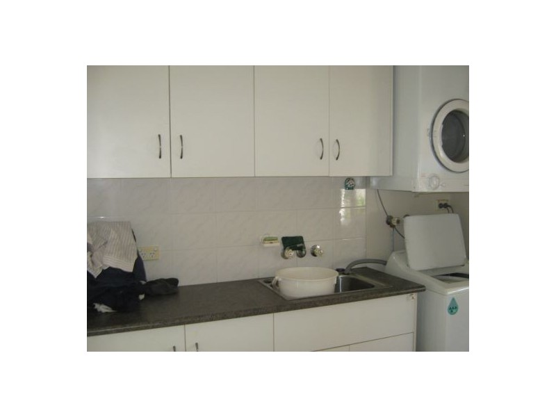 8 Brampton, Kawungan QLD 4655