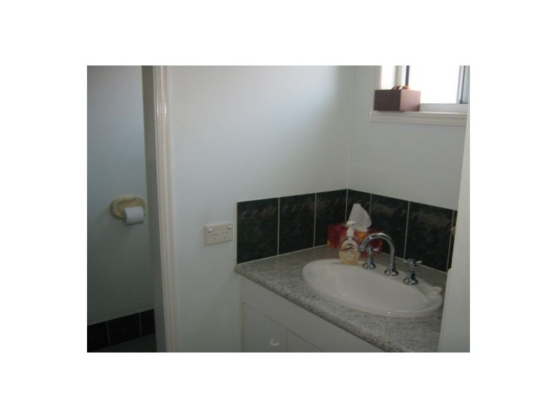 8 Brampton, Kawungan QLD 4655