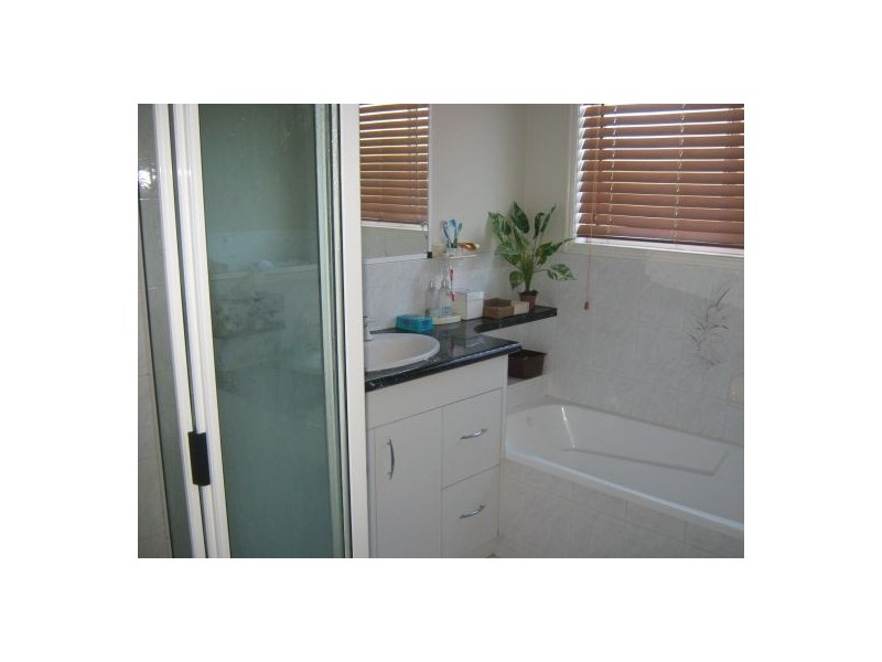 8 Brampton, Kawungan QLD 4655