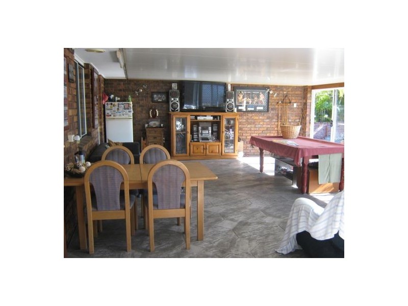 8 Brampton, Kawungan QLD 4655