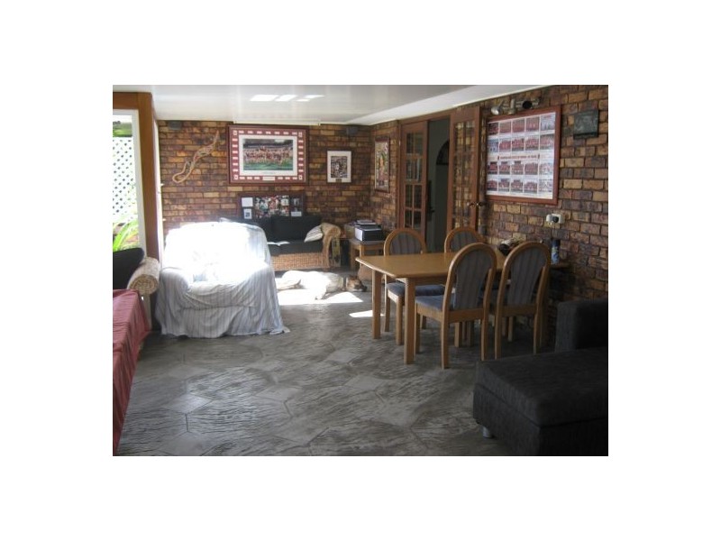 8 Brampton, Kawungan QLD 4655