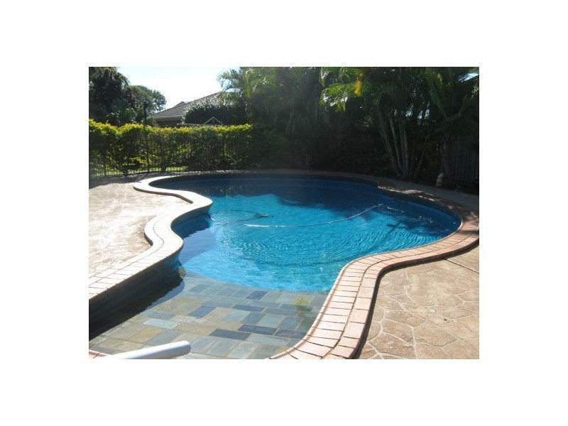 8 Brampton, Kawungan QLD 4655