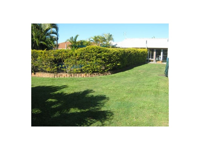 8 Brampton, Kawungan QLD 4655