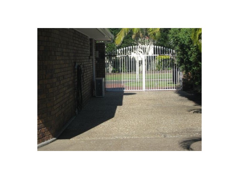 8 Brampton, Kawungan QLD 4655