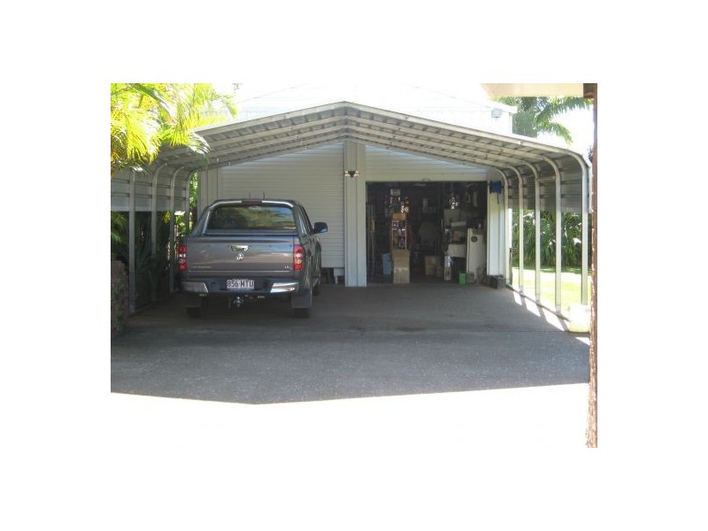 8 Brampton, Kawungan QLD 4655