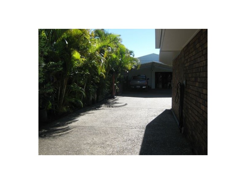 8 Brampton, Kawungan QLD 4655