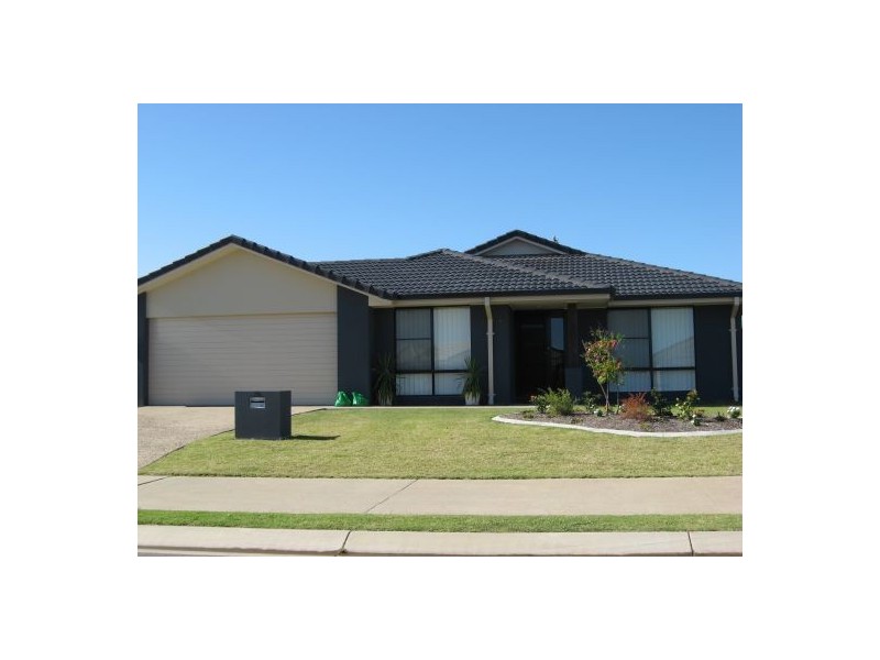 8 Endeavour Way, Eli Waters QLD 4655