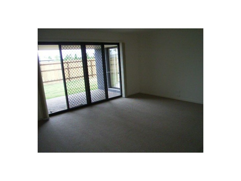 8 Endeavour Way, Eli Waters QLD 4655