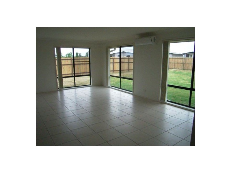 8 Endeavour Way, Eli Waters QLD 4655