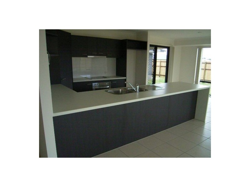 8 Endeavour Way, Eli Waters QLD 4655