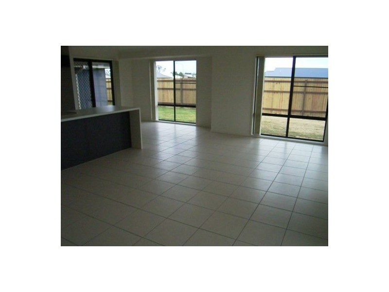 8 Endeavour Way, Eli Waters QLD 4655