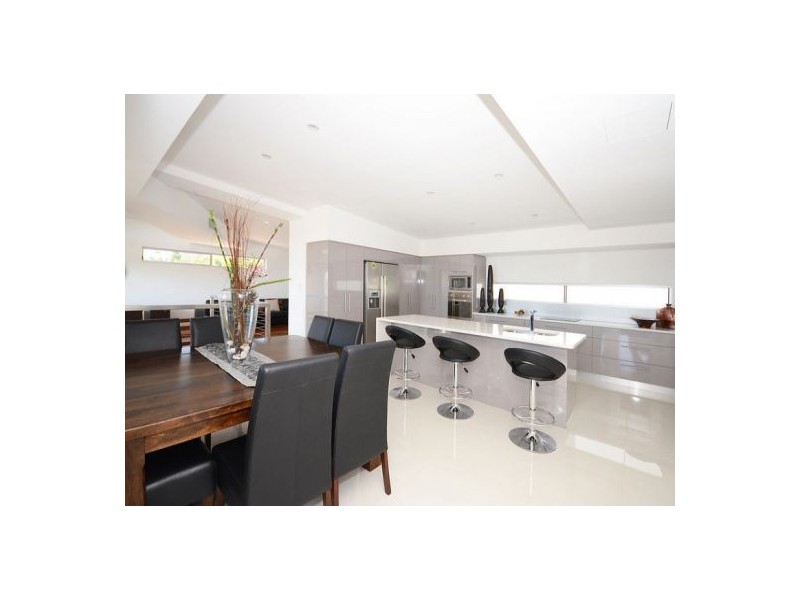 4 Johnston Boulevard, Urraween QLD 4655