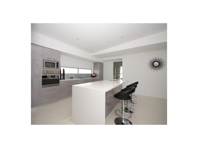 4 Johnston Boulevard, Urraween QLD 4655