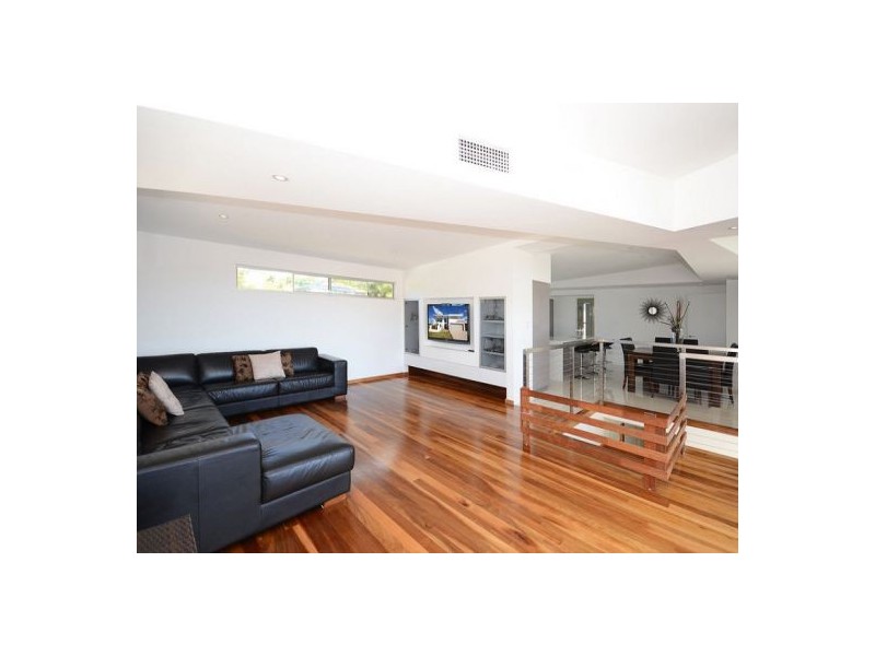4 Johnston Boulevard, Urraween QLD 4655