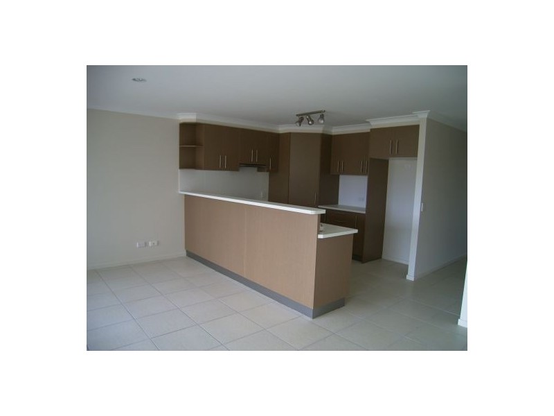 2/12 Endeavour Way, Eli Waters QLD 4655