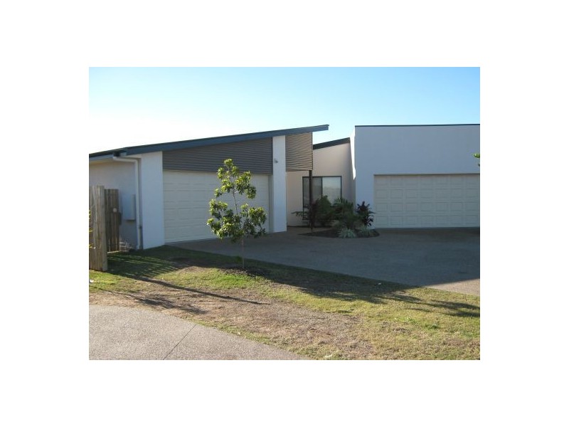 2/8 Golden Grove Court, Eli Waters QLD 4655