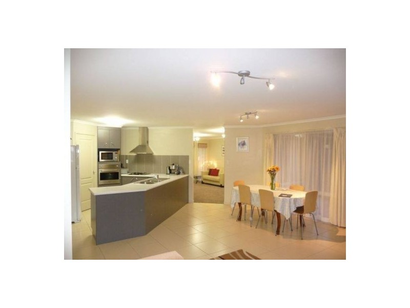 3 Maureen Court, Point Vernon QLD 4655