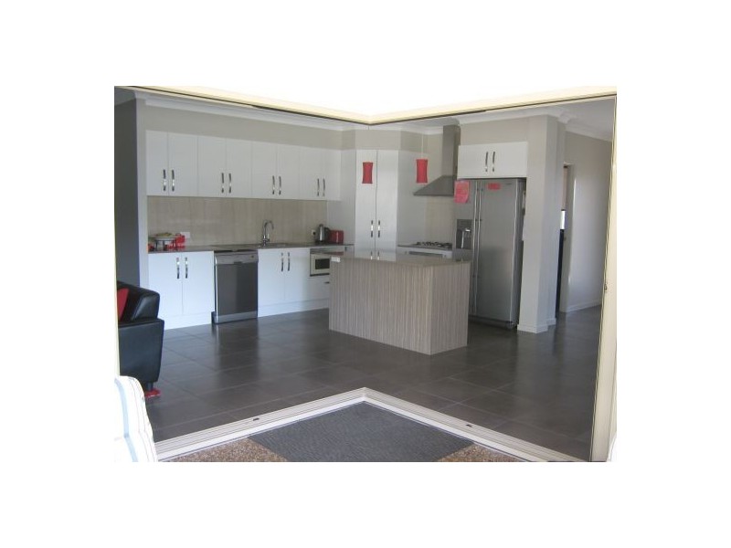 24 Kingsbarn, Wondunna QLD 4655