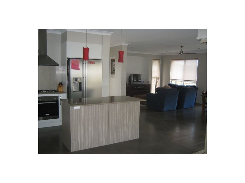 24 Kingsbarn, Wondunna QLD 4655