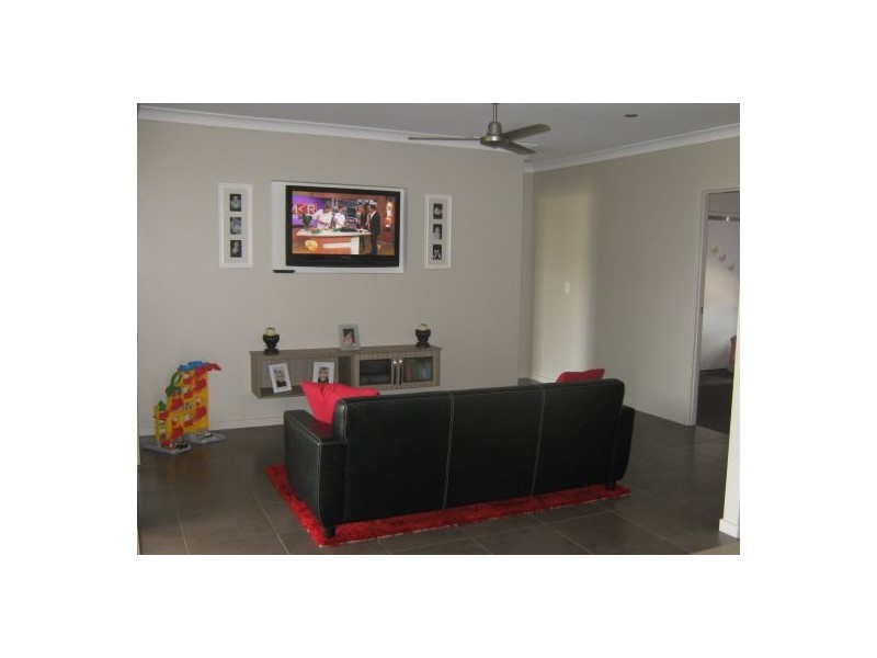 24 Kingsbarn, Wondunna QLD 4655