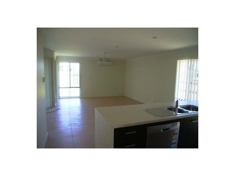 16 Golden Grove, Eli Waters QLD 4655