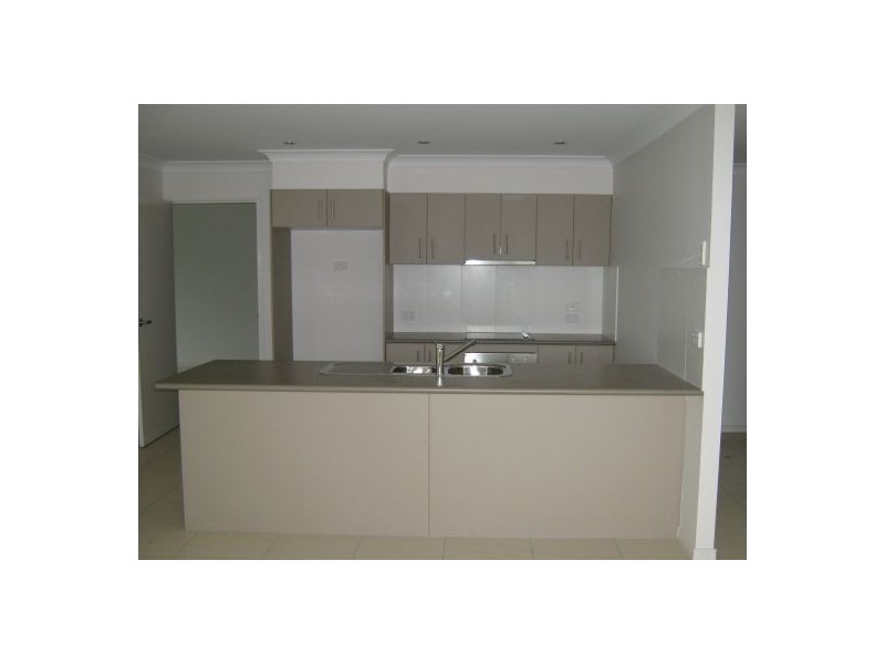 2/5 Golden Grove Court, Eli Waters QLD 4655
