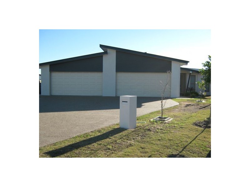 1/6 Golden Grove Court, Eli Waters QLD 4655
