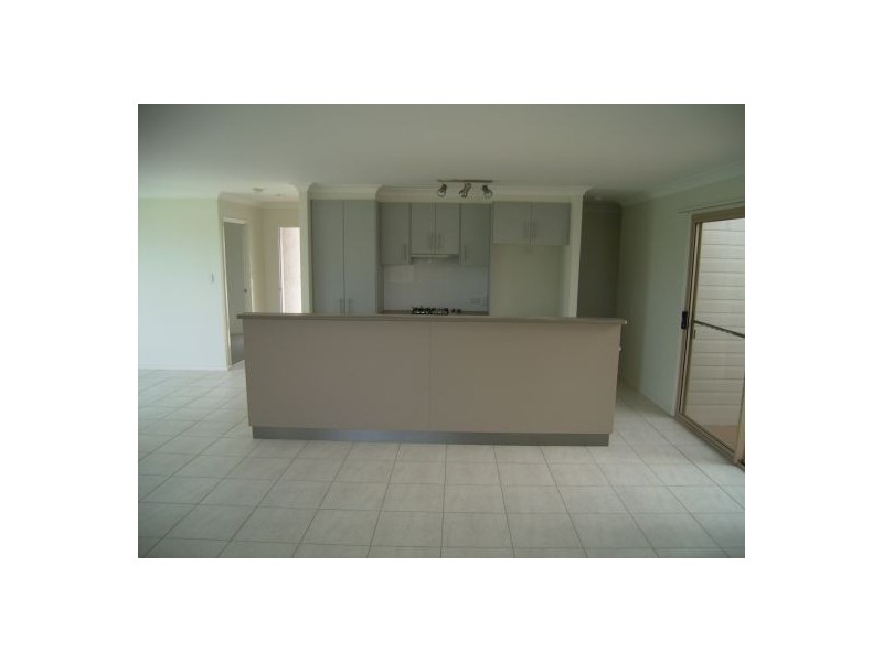 1/6 Golden Grove Court, Eli Waters QLD 4655