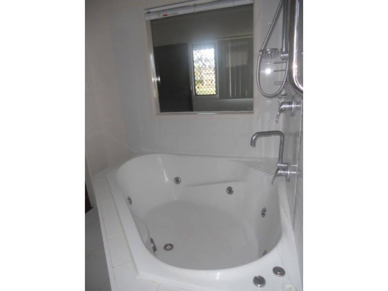 5/5 Mckean, Scarness QLD 4655