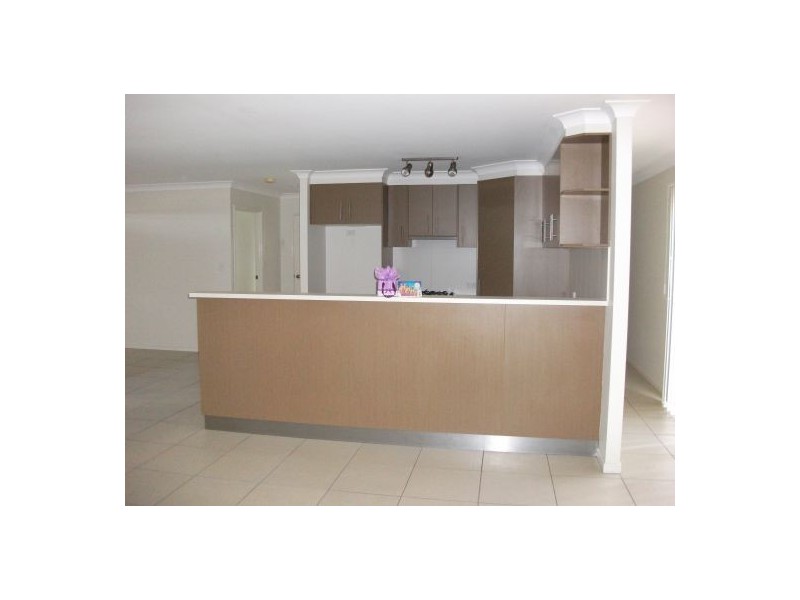 2/9 Golden Grove Ct, Eli Waters QLD 4655