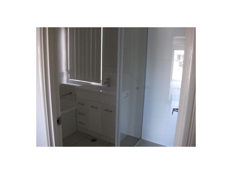 2/9 Golden Grove Ct, Eli Waters QLD 4655