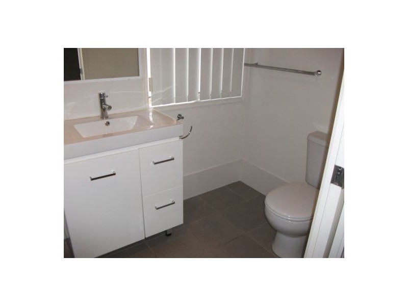 2/9 Golden Grove Ct, Eli Waters QLD 4655