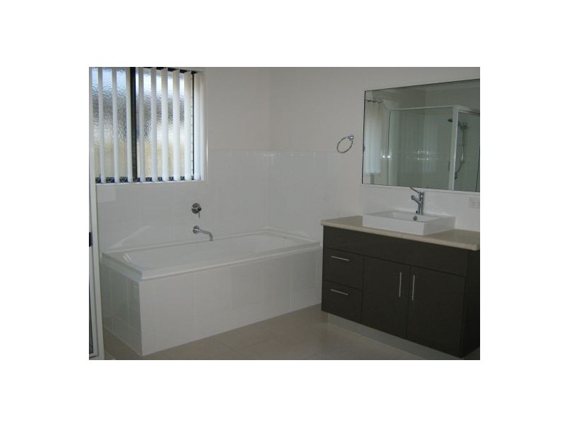 25 Bianca Ct, Torquay QLD 4655