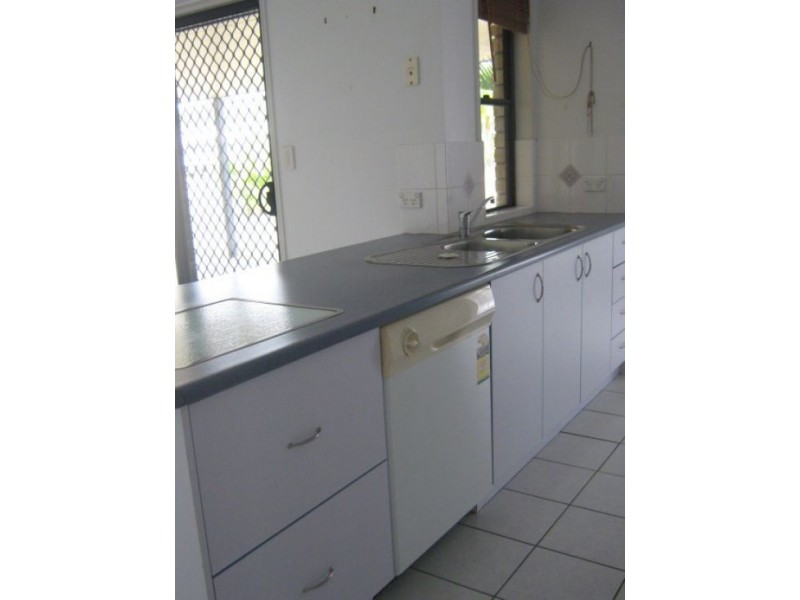 11 Macbel Court, Torquay QLD 4655