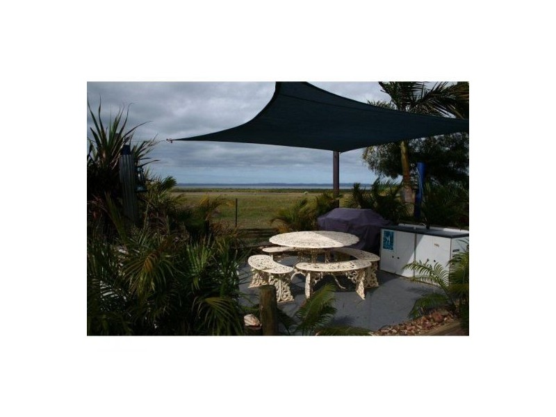 125-127 Cove Boulevard, River Heads QLD 4655